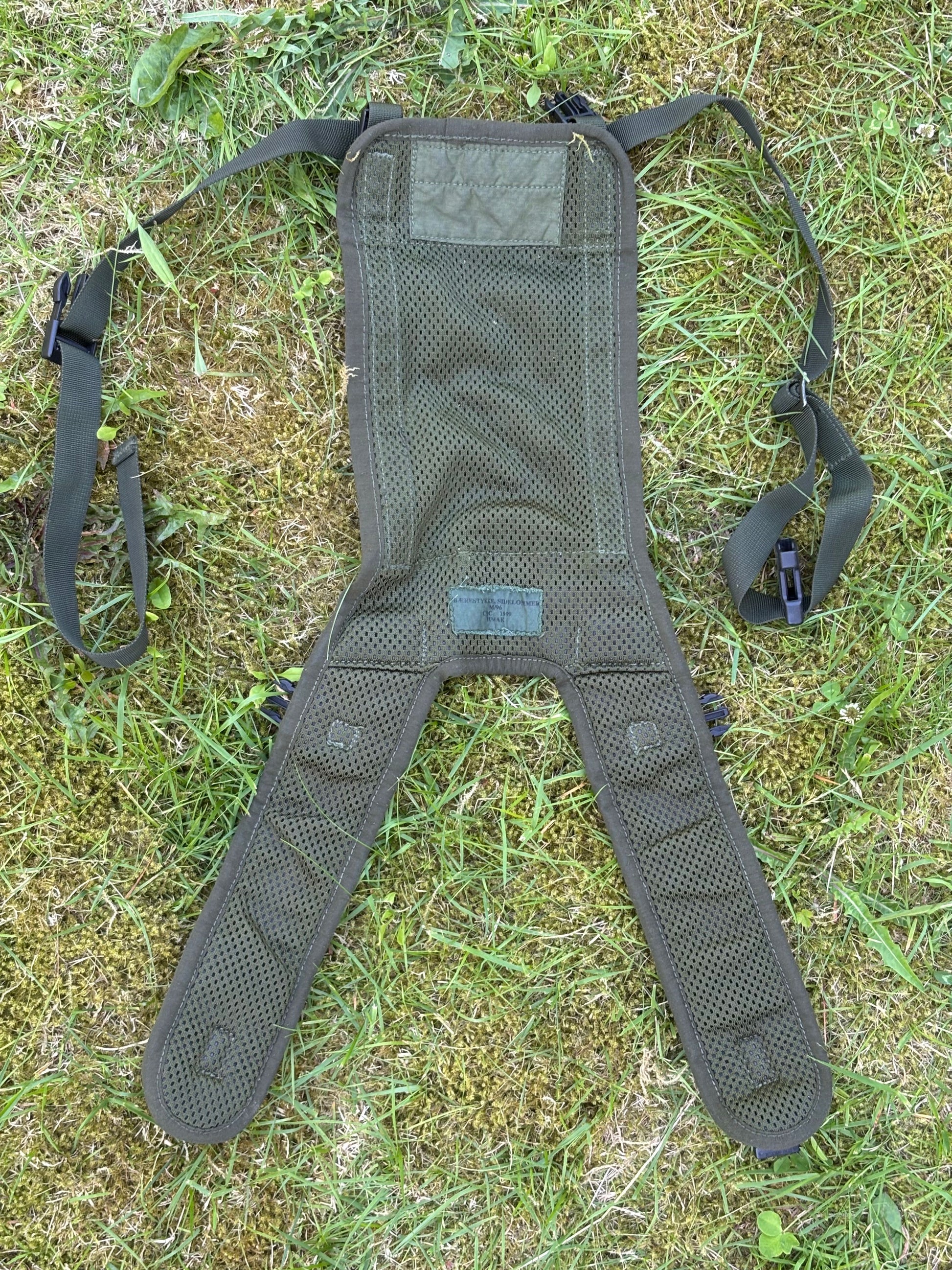 M/96 "rocket pouch" carrier