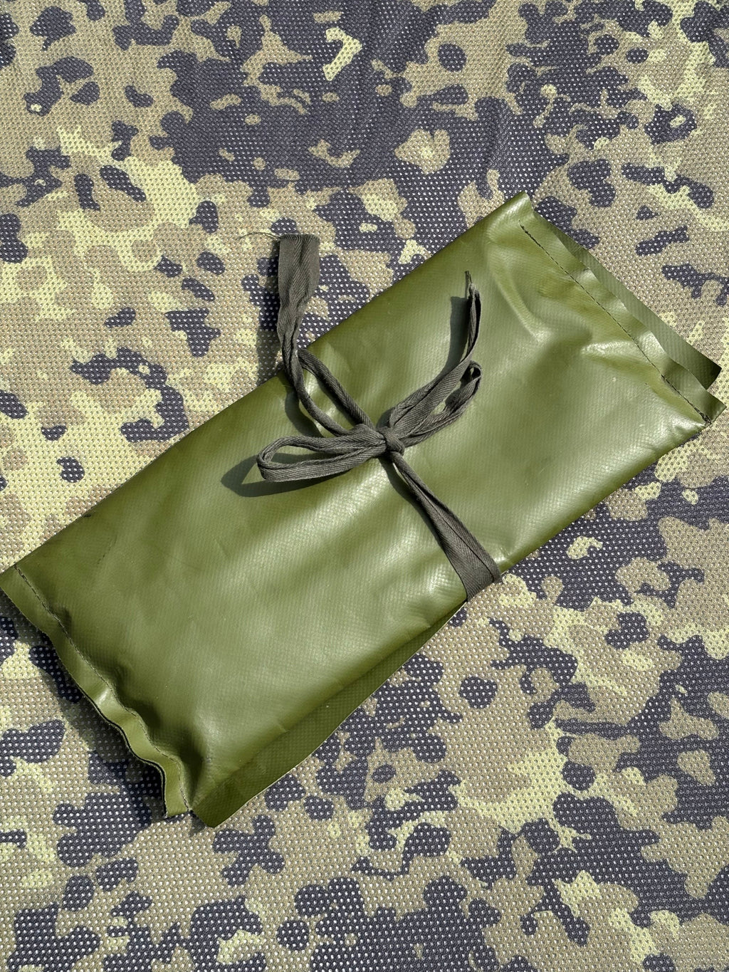 Tent pegs with pouch