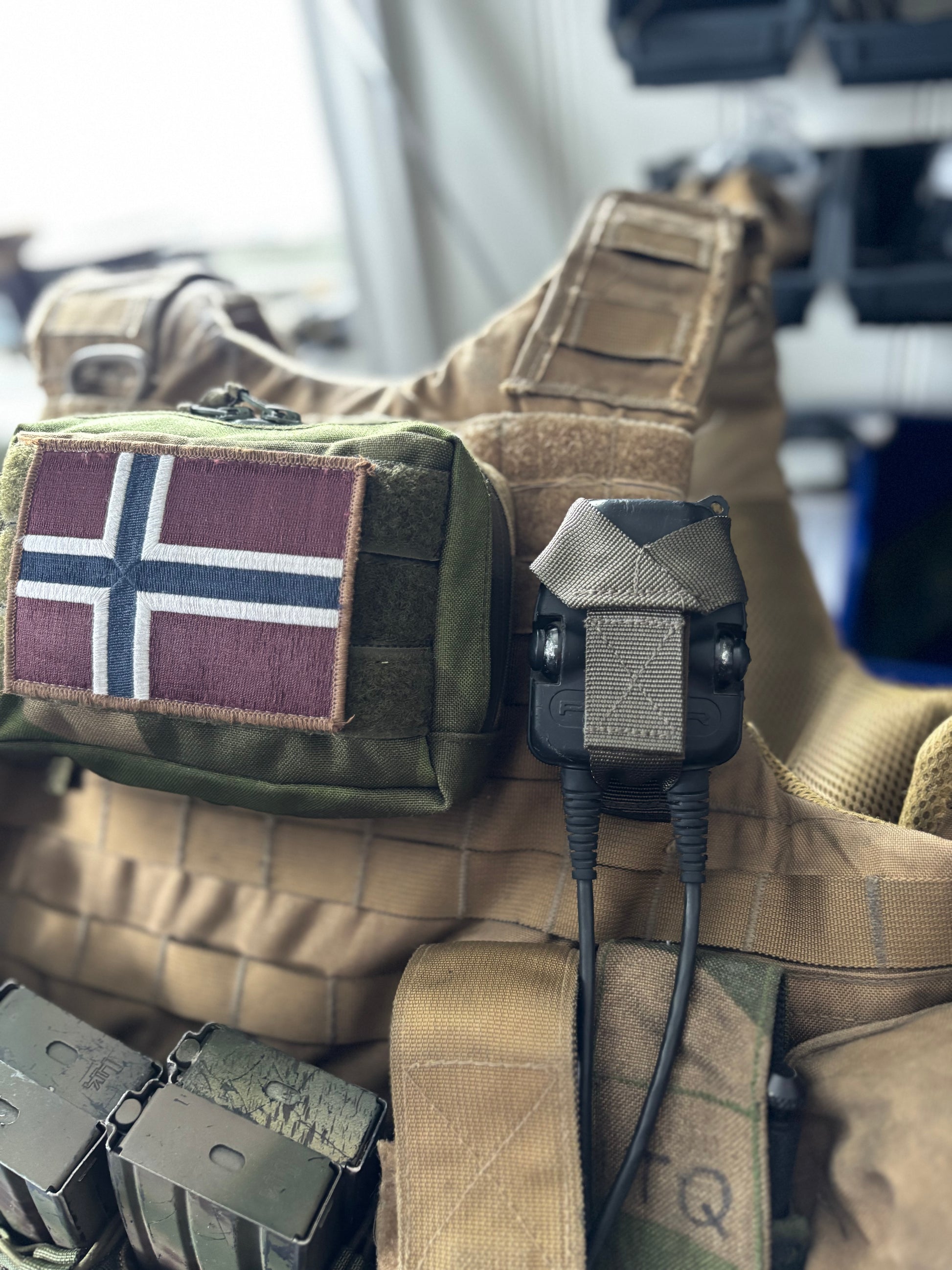 Molle retainer for 3M Peltor dual PTT