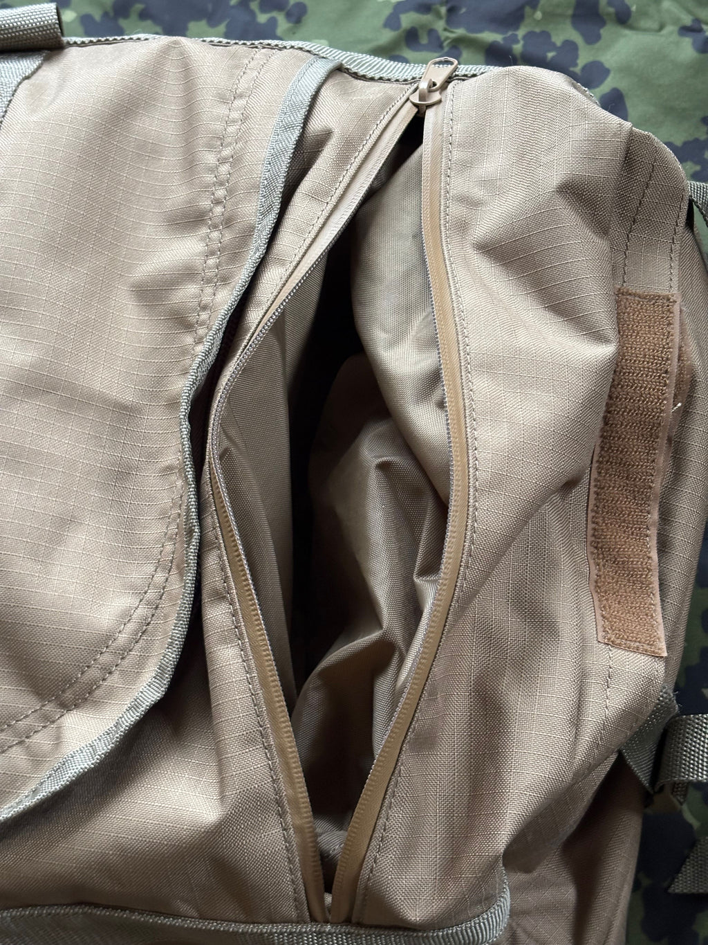 large M/17 bag with wheels and shoulder straps