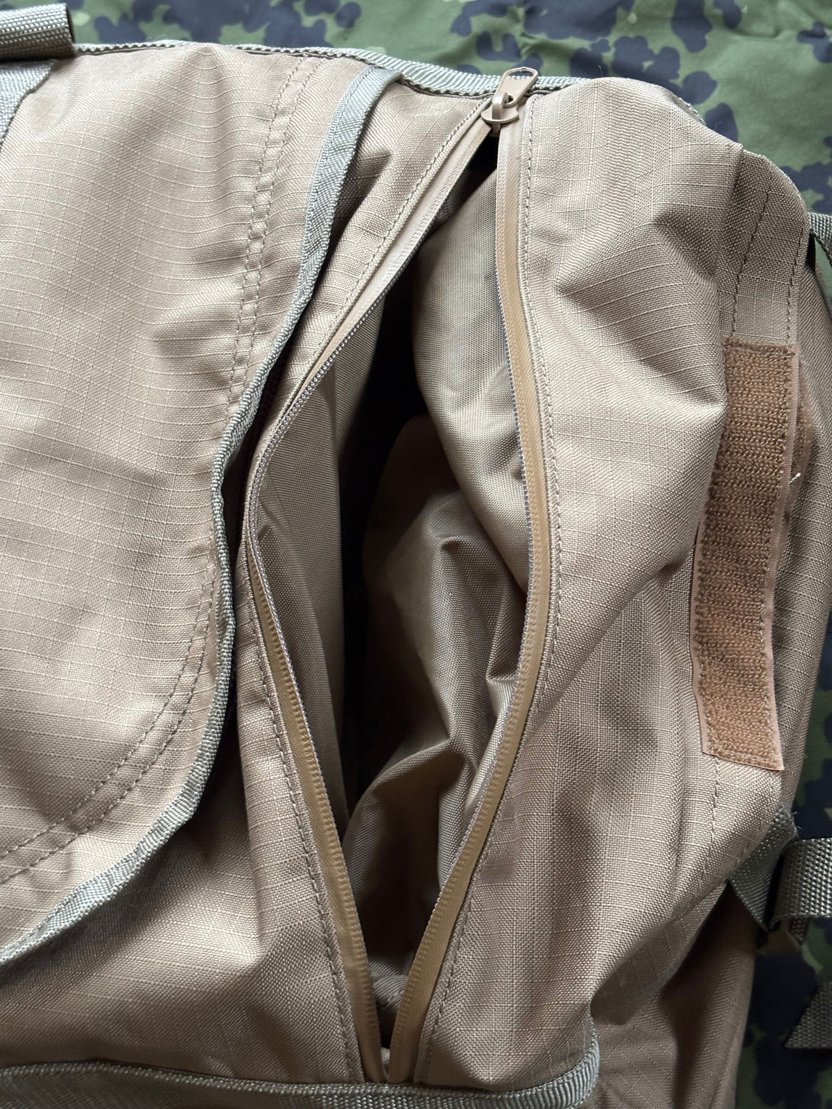 large M/17 bag with wheels and shoulder straps