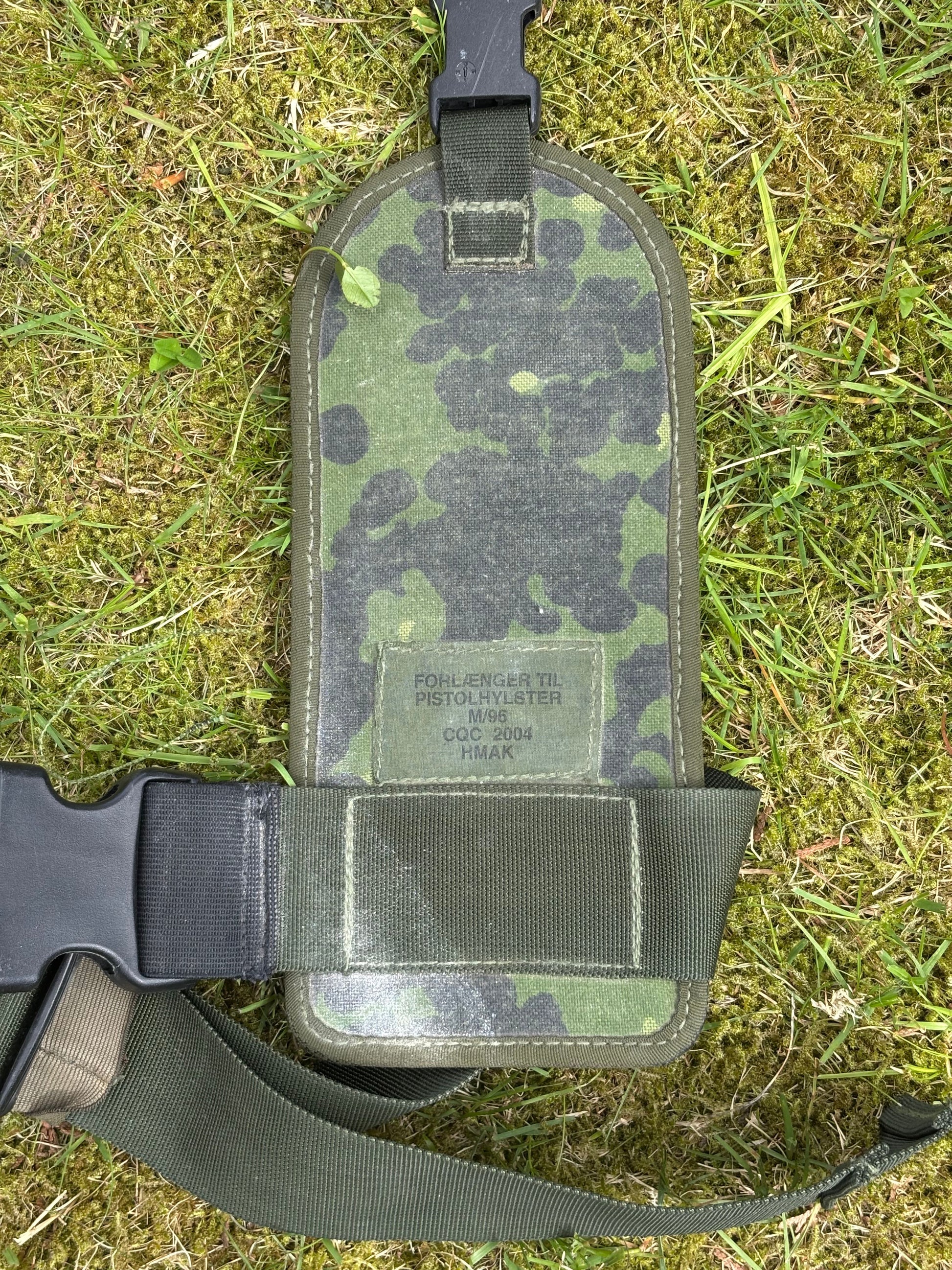 M/96 pistol holster with extender